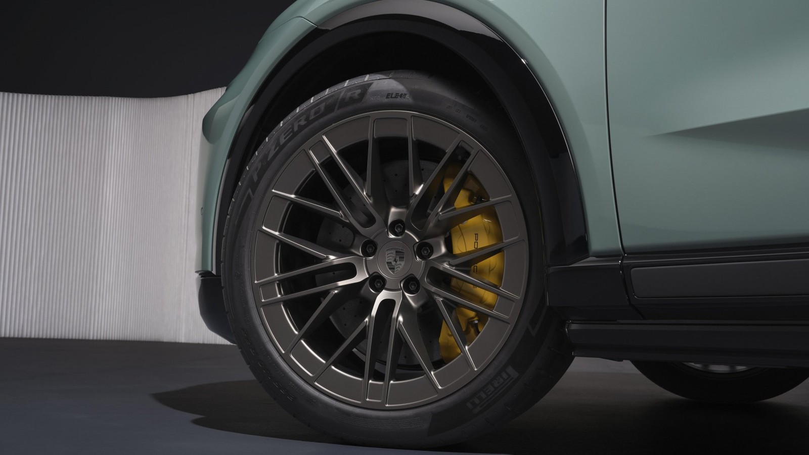 Pirelli elektrikli Porsche Cayenne için altı lastik geliştirdi