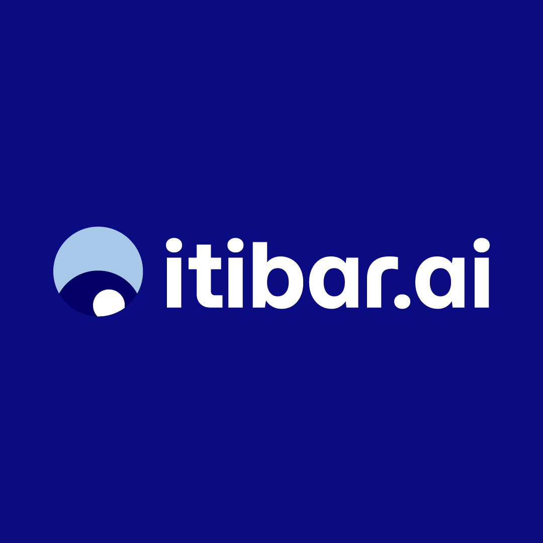 Koyu mavi zeminde yatay yerleştirilmiş beyaz itibar.ai logosu görülüyor.